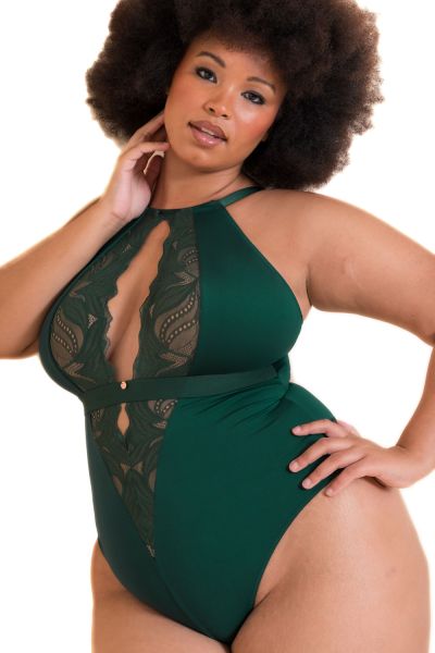 Scantilly by Curvy Kate Indulgence Lace Body Emerald Green Nonwired lace body with adjustable straps to fit UK DD-HH / EU E-L cups. S/36-38 - 3XL/56-58 ST-010704-EMD