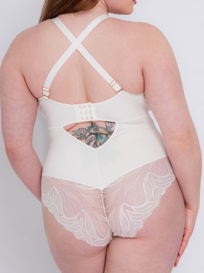 Scantilly by Curvy Kate Indulgence Lace Body Ivory Nonwired lace body with adjustable straps to fit DD-HH cups S-2XL ST-010-704-IVORY