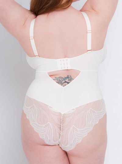 Scantilly by Curvy Kate Indulgence Lace Body Ivory Nonwired lace body with adjustable straps to fit DD-HH cups S-2XL ST-010-704-IVORY