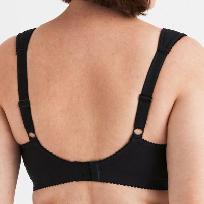 Miss Mary Lovely Lace Non-Wired Bra Black Non-wired full cup bra with extra wide straps. 80-120 D-H MM-2105-06