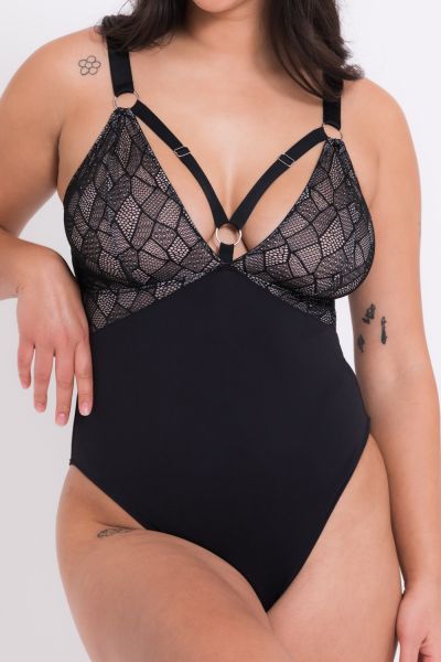 Curvy Kate Non Stop Stretch Body Black-Pink Nonwired lace body with adjustable straps to fit DD-HH cups. S-XL CK-064-704-BPK