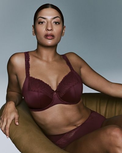 PrimaDonna Salerno UW Full Cup Bra - Evening Red Underwired, non-padded full cup bra with side support. 70-110, D-M 01635-30/35-EVR