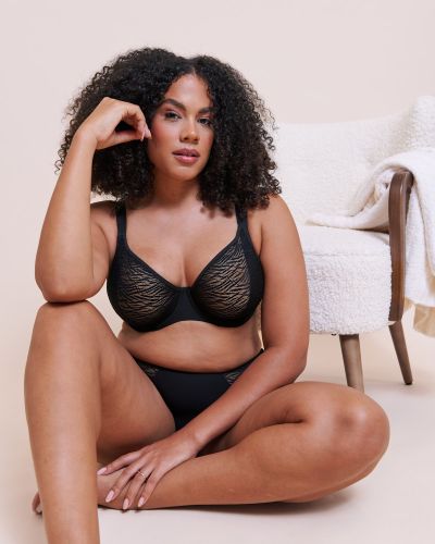Curvy Kate Smoothie Lace UW Moulded Balcony Bra - Black Underwired, moulded stretch lace bra with seamfree wings. 65-105, E-M CK-106103-BLK