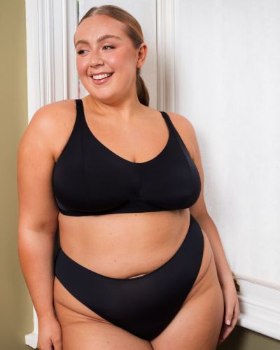 Curvy Kate Zen Non Wired Soft Bralette Black Non-wired bralette with adjustable straps. 65-90 E/F - M/N CK093110-BLK